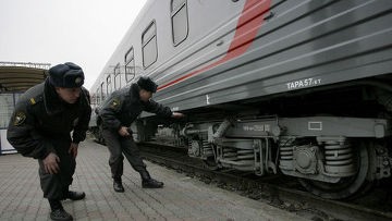 Пассажиры поезда эвакуированы из-за угрозы взрыва